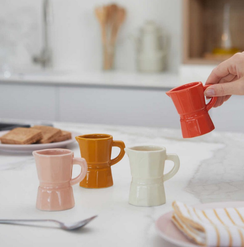 Set 4 tazzine da caffè a forma di moka in ceramica in 4 diversi colori nei toni della terra